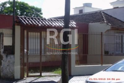 Casa com 180m², 3 dormitórios, 1 suíte, 3 vagas no bairro Vila João Pessoa em Porto Alegre para Comprar
