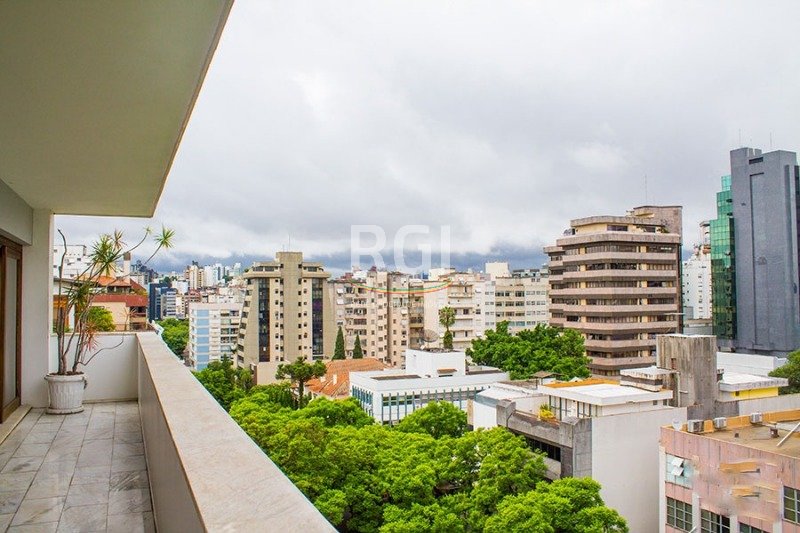 Cobertura com 640m², 5 dormitórios, 2 suítes, 4 vagas no bairro Moinhos De Vento em Porto Alegre para Comprar