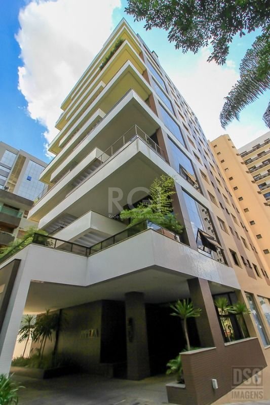 Apartamento com 303m², 4 dormitórios, 4 suítes, 6 vagas no bairro Bela Vista em Porto Alegre para Comprar