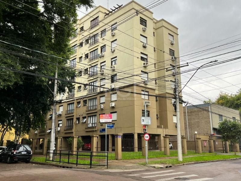 Apartamento com 70m², 3 dormitórios, 1 suíte, 1 vaga no bairro São Geraldo em Porto Alegre para Comprar
