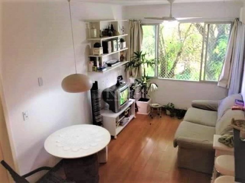 Apartamento com 45m², 1 dormitório, 1 suíte, 1 vaga no bairro Ipanema em Porto Alegre para Comprar