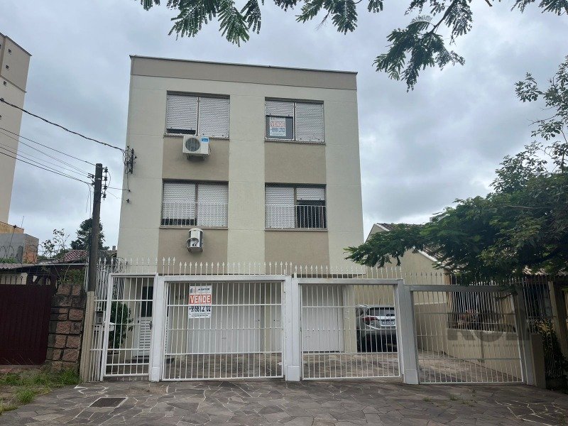 Apartamento com 81m², 2 dormitórios, 2 vagas no bairro Passo da Areia em Porto Alegre para Comprar