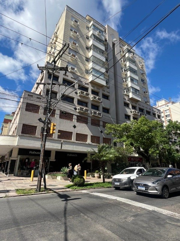 Apartamento com 56m², 2 dormitórios, 1 vaga no bairro Floresta em Porto Alegre para Comprar