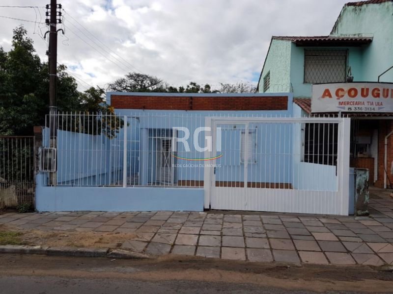 Casa com 240m², 4 dormitórios, 3 vagas no bairro Glória em Porto Alegre para Comprar