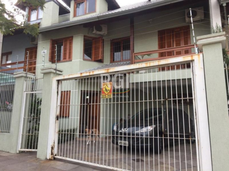 Casa com 182m², 3 dormitórios, 2 suítes, 2 vagas no bairro Vila Ipiranga em Porto Alegre para Comprar