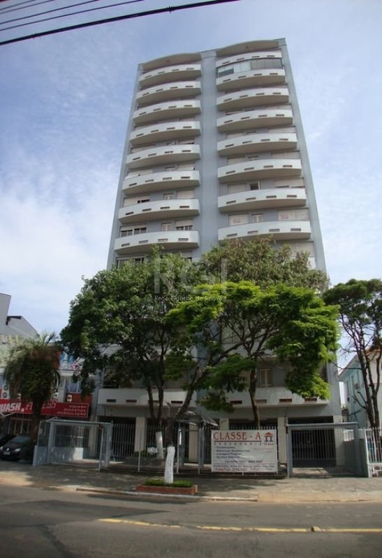 Apartamento com 116m², 3 dormitórios, 1 suíte, 1 vaga no bairro Floresta em Porto Alegre para Comprar