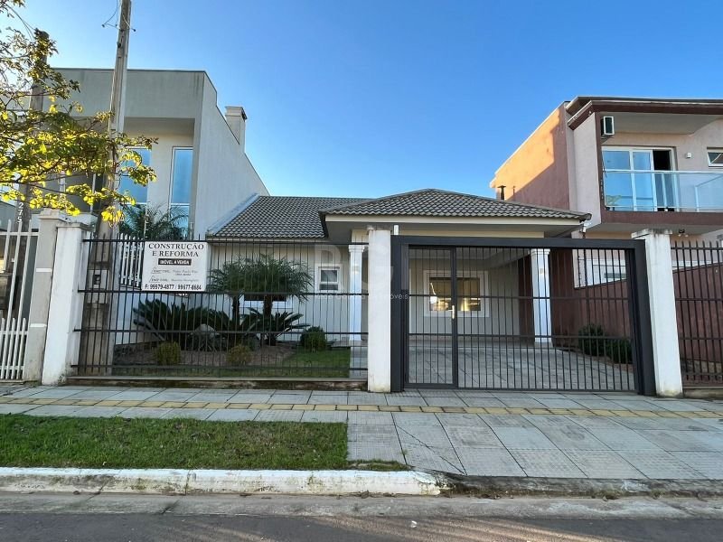 Casa com 130m², 3 dormitórios, 1 suíte, 2 vagas no bairro Parque Granja Esperança em Gravataí para Comprar