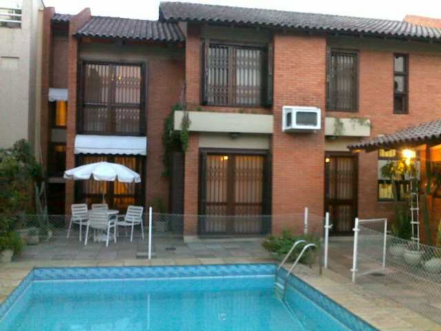 Casa com 350m², 3 dormitórios, 1 suíte, 2 vagas no bairro São João em Porto Alegre para Comprar